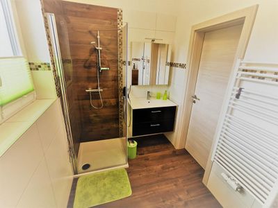 Badezimmer, Dusche, Waschtisch