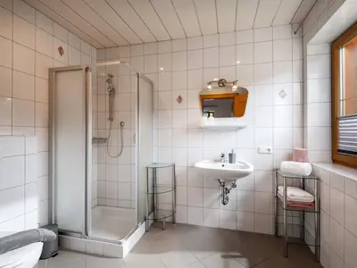 Ferienwohnung_Mader_Schneiderweg_1_Waidring_Badezi