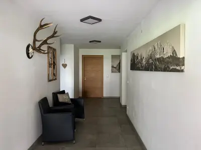 Eingangsbereich mit Zugang zum Ski /Radabstellraum