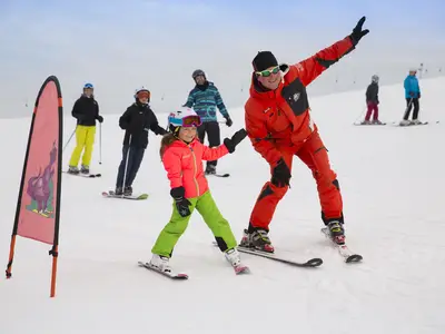 Kaiserwinkl-Urlaub-Aktivitaeten-Skifahren-Winter-W