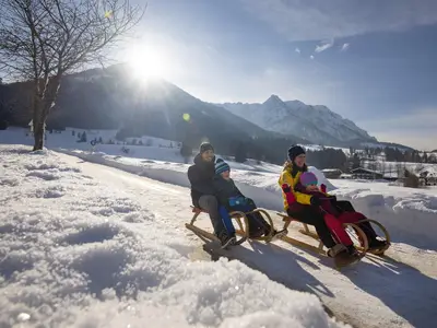 Kaiserwinkl-Urlaub-Aktivitaeten-Rodeln-Schlittenfa