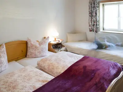 Schlafzimmer mit Zusatzbett