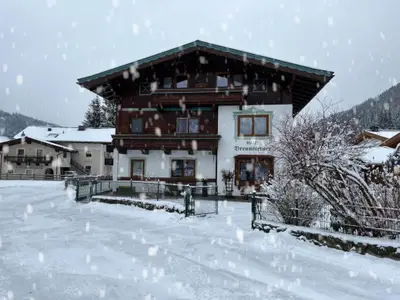 Außenseite Ferienhaus [Winter]