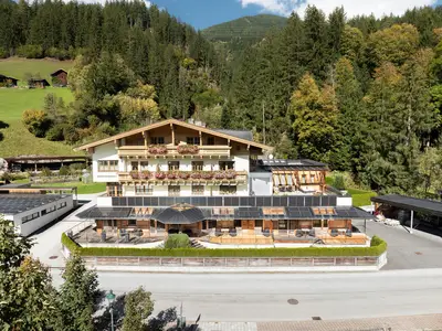 Haus_von vorne_Drohne