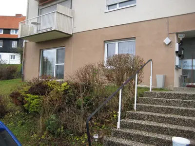 Eingangstreppe - links EG Ferienwohnung "Naturoase"