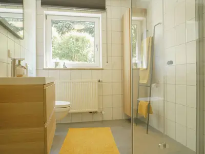 Bad mit ebenerdiger Dusche