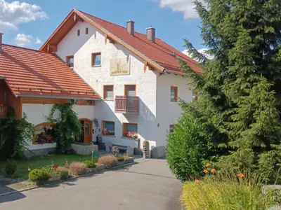 Außenseite Ferienhaus [Sommer]