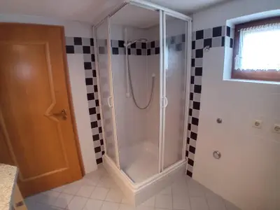 Dusche im Bad