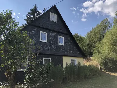 Die "Alte Schmiede" ist ein typisches Frankenwaldhaus mit echter Verschieferung