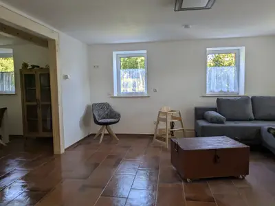 Großzügiges Wohnzimmer mit Fußbodenheizung in der "Funkenstube".