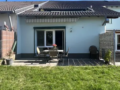 Gartenansicht mit Terrasse
