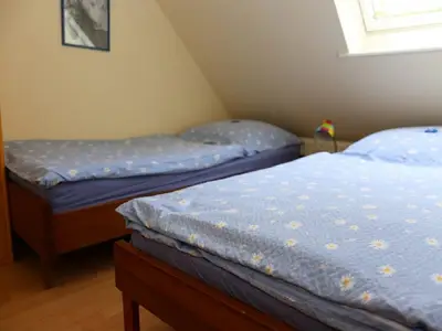 Schlafzimmer mit Einzelbetten