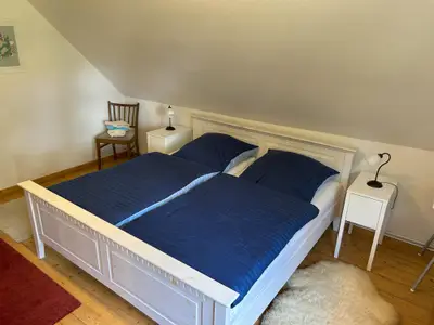 Schlafzimmer 1-1