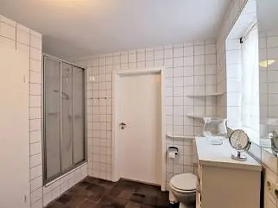 Dusche im Badezimmer