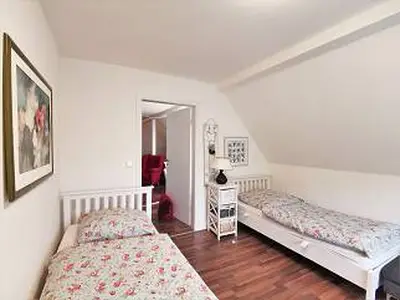 Schlafzimmer 1 mit 2 Einzelbetten