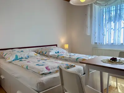 Schlafzimmer 1