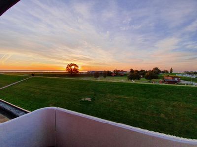 Sonnenaufgang mit Blick vom Balkon