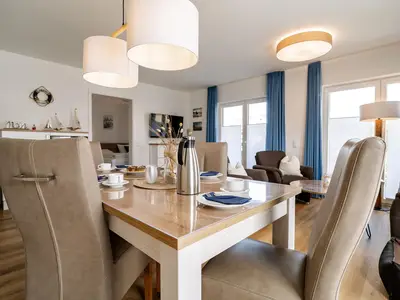 Moderne Esstischgruppe