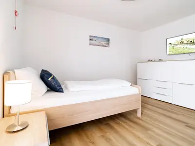 Behindertengerechtes Bett mit Notklingel