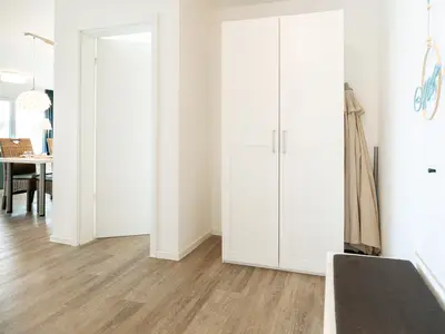 Gardrobe mit Reinigungsschrank