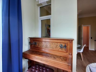 Wohnung 2, Klavier