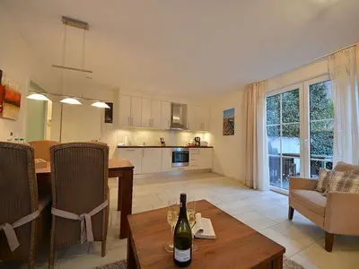 Wohnzimmer und Ausgang zur Terasse.