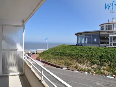 Balkon mit Blick aufs Meer