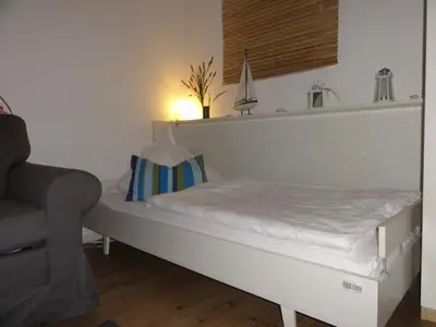 Wohnzimmer mit Einzelbett