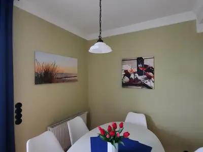 Wohnung 4, Essecke