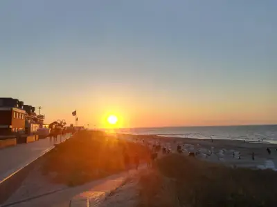 Sonnenuntergang an der Promenade