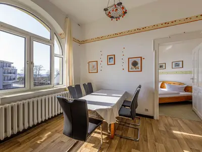Ferienwohnung Oase am See Waren (Müritz) - Wohnzimmer mit Blick zur Müritz