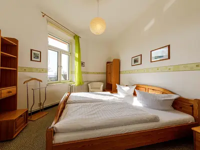 Ferienwohnung Oase am See Waren (Müritz) - geräumiges Schlafzimmer