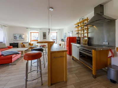 Ferienwohnung Hafenloge Waren (Müritz) - Wohnzimmer mit mondäner Aussicht