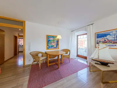 Ferienwohnung Hafenloge Waren (Müritz) - Wohnraumbereich - maritim mit Blick auf den Hafen