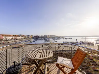 Ferienwohnung Hafenloge Waren (Müritz) - stetes Treiben auf dem Wasser