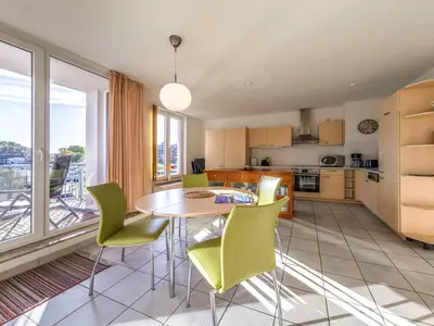 Ferienwohnung Hafenglück Waren (Müritz) - Essbereich und Küchenzeile