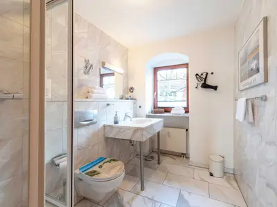 Ferienwohnung Yachthafenflair Waren (Müritz) - das Badezimmer