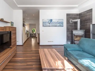 Ferienwohnung Kleines Meer Wohnzimmer mit Blick auf den Ofen