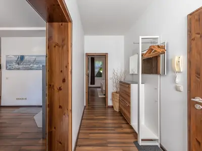 Ferienwohnung Kleines Meer Flur mit Garderobe