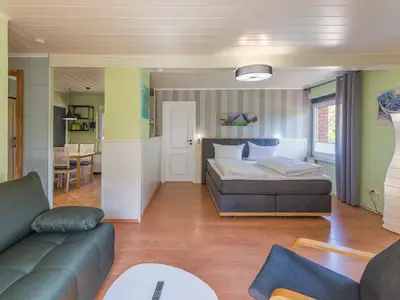 Ferienwohnung Marienkäfer Waren offen gestalteter Wohn-und Schlafbereich