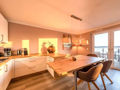 Ferienwohnung Auszeit Küche mit Esstisch