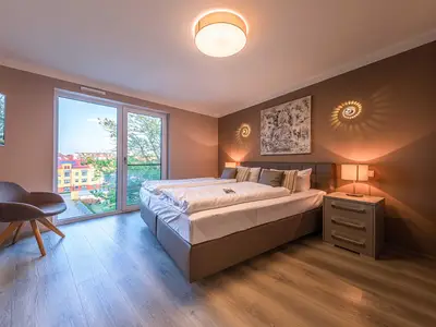 Ferienwohnung Auszeit: Schlafzimmer mit Doppelbett