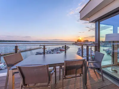 Ferienwohnung Auszeit: Balkon mit Blick auf den Hafen Müritz (Waren)