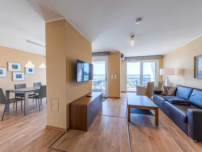 Ferienwohnung Müritzsonne Hafenresidenz: Wohnzimmer und Essbereich