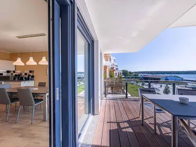 Ferienwohnung Müritzsonne Hafenresidenz: Balkon mit Seeblick