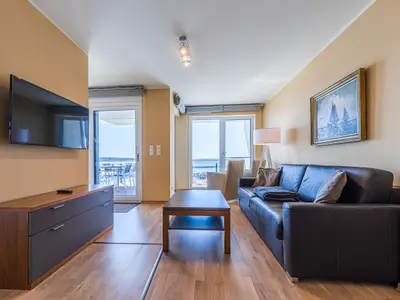 Ferienwohnung Müritzsonne Hafenresidenz: Wohnzimmer mit Sofa