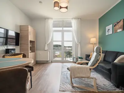 Ferienwohnung Müritzloge Waren Wohnzimmer mit Balkon