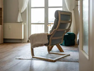 Ferienwohnung Müritzloge Waren Wohnzimmer mit Sessel