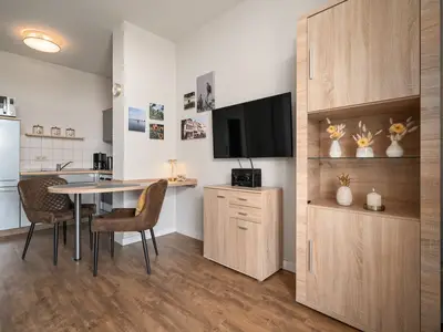 Ferienwohnung Müritzloge Waren Esstisch mit TV