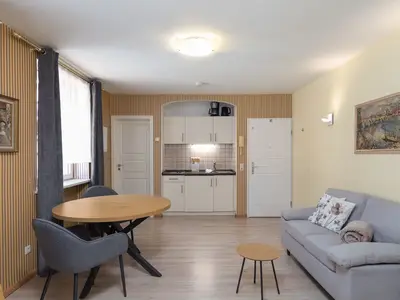 Ferienwohnung Hochzeitskoje Waren offenes Wohnzimmer mit Küchenzeile